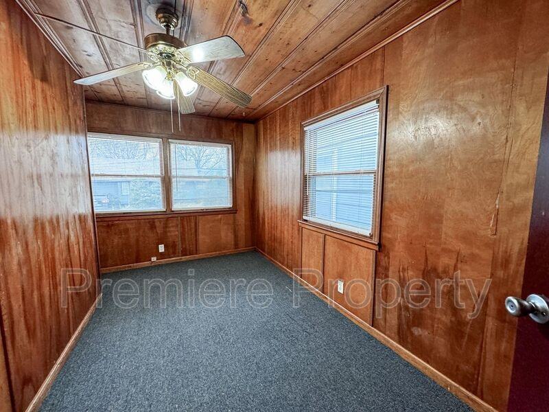 724 S Fuller Ave - Photo 5 of 12