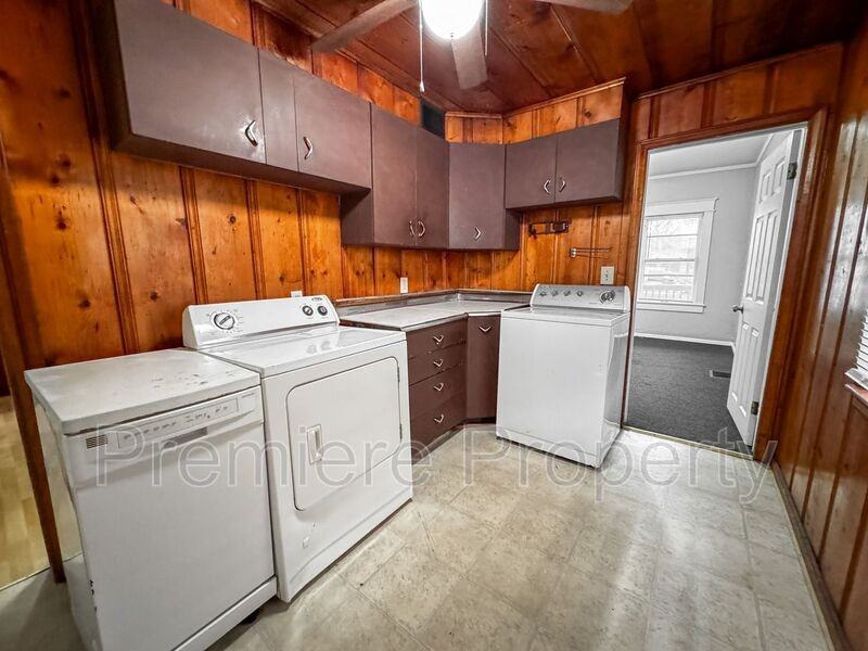 724 S Fuller Ave - Photo 6 of 12