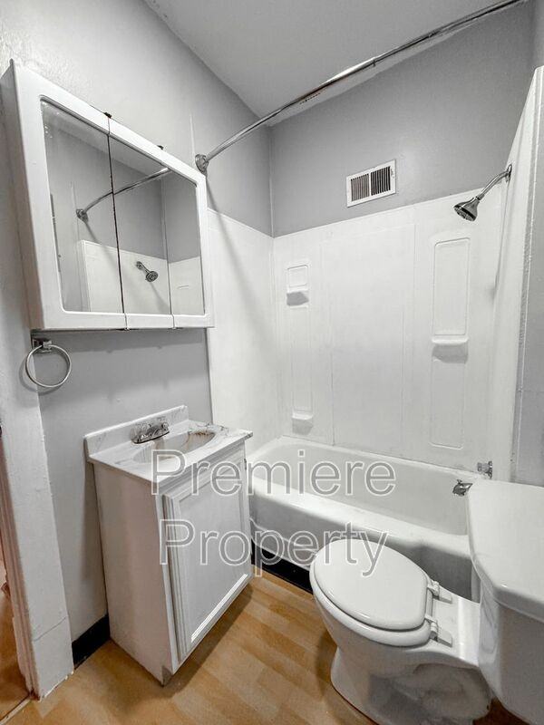 724 S Fuller Ave - Photo 7 of 12