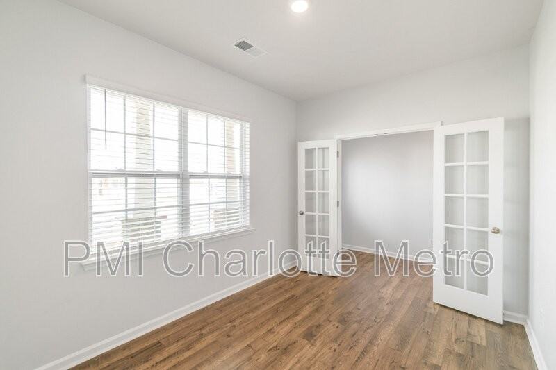 8019 Rowling Dr - Photo 7 of 20