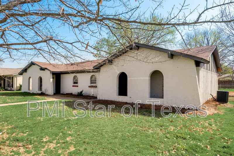 7712 Mary Dr - Photo 2 of 25