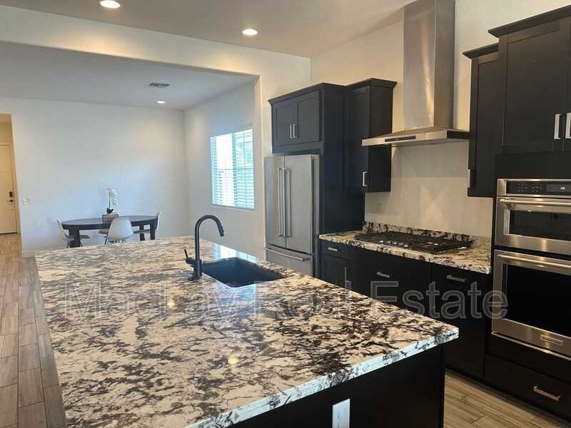 10864 W Marshall Ave - Photo 2 of 18