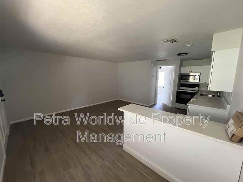 2309 K - Photo 7 of 11