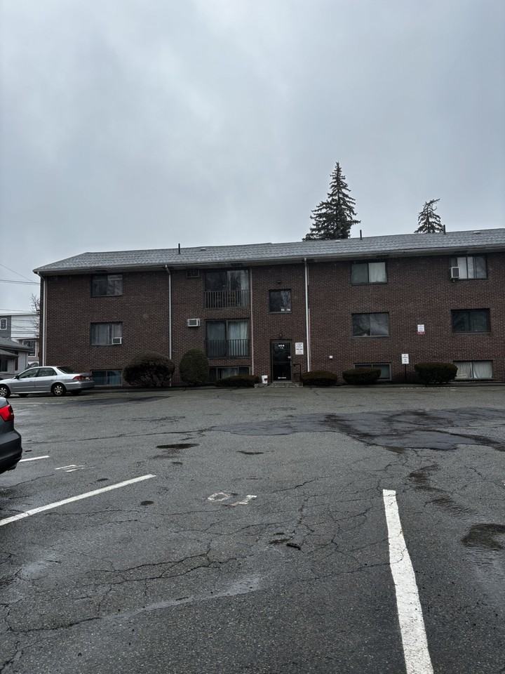 172 River St #B4