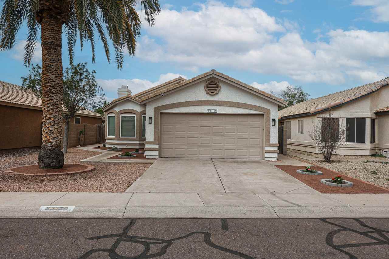 2517 W Sheffield Ave - Photo 2 of 26