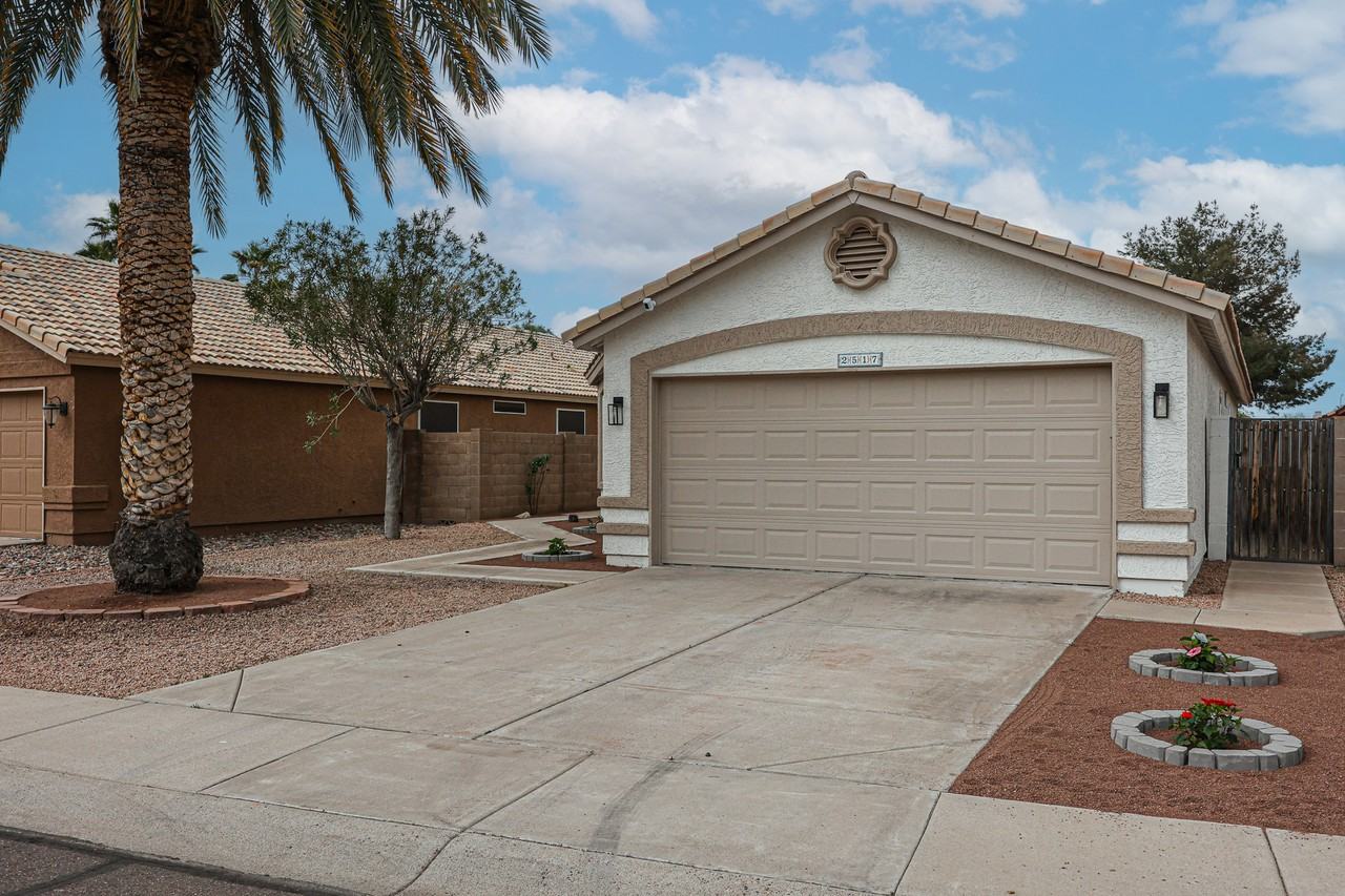 2517 W Sheffield Ave - Photo 3 of 26