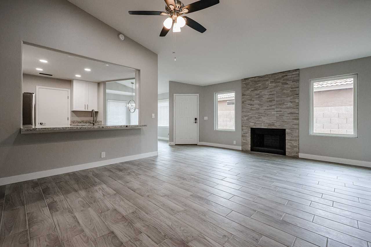 2517 W Sheffield Ave - Photo 5 of 26