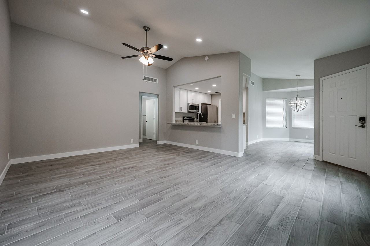 2517 W Sheffield Ave - Photo 6 of 26