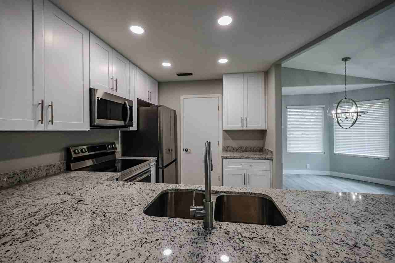 2517 W Sheffield Ave - Photo 7 of 26