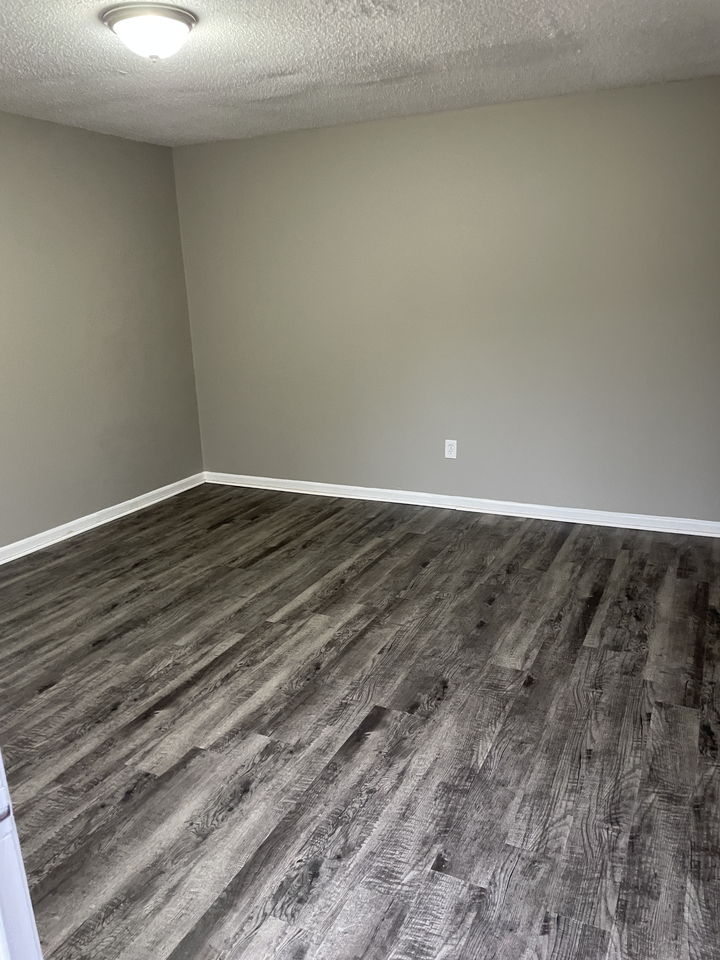 2931 Morningview Dr - Photo 2 of 11