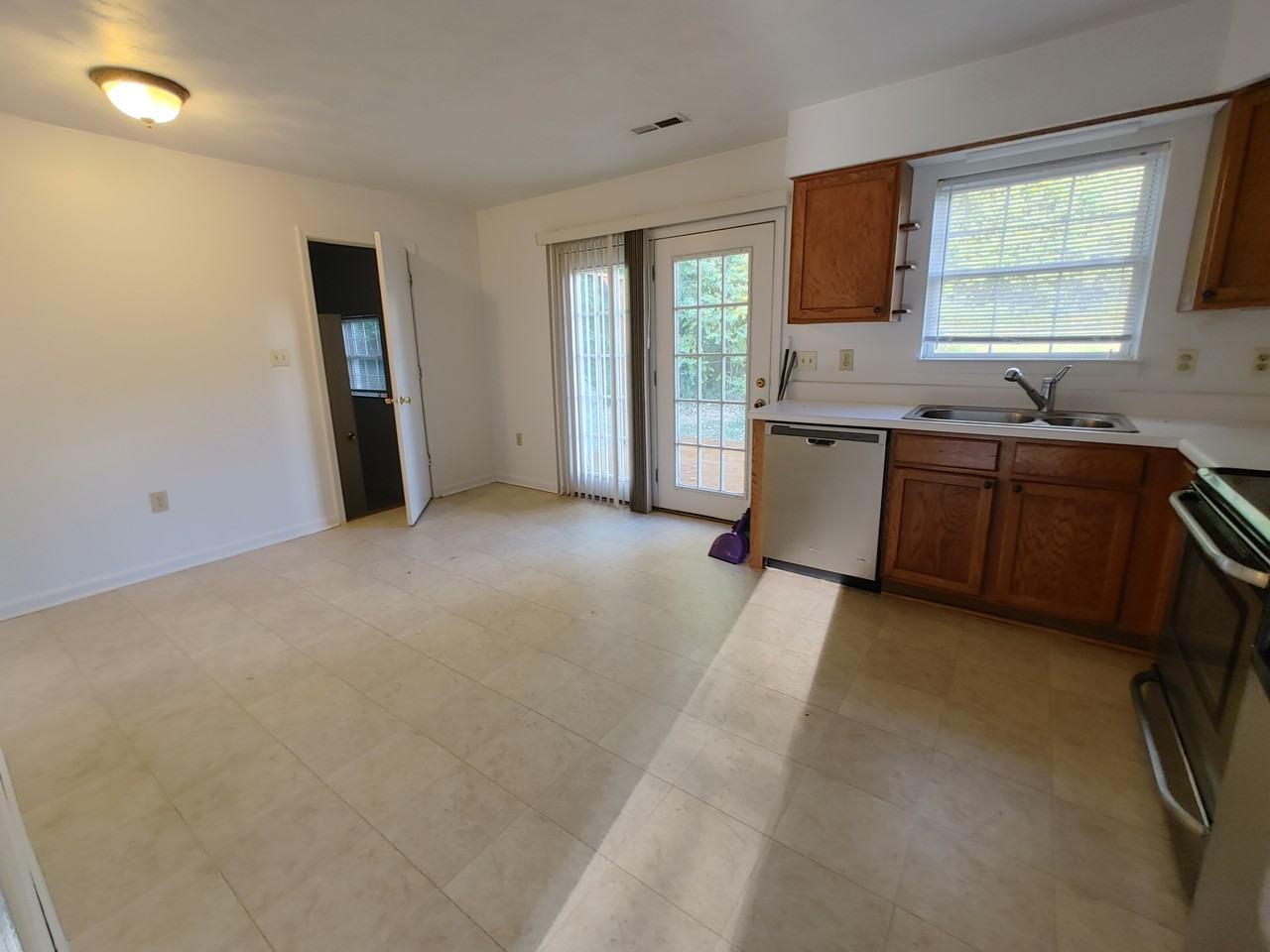 410 Mount Vernon Ave - Photo 3 of 11