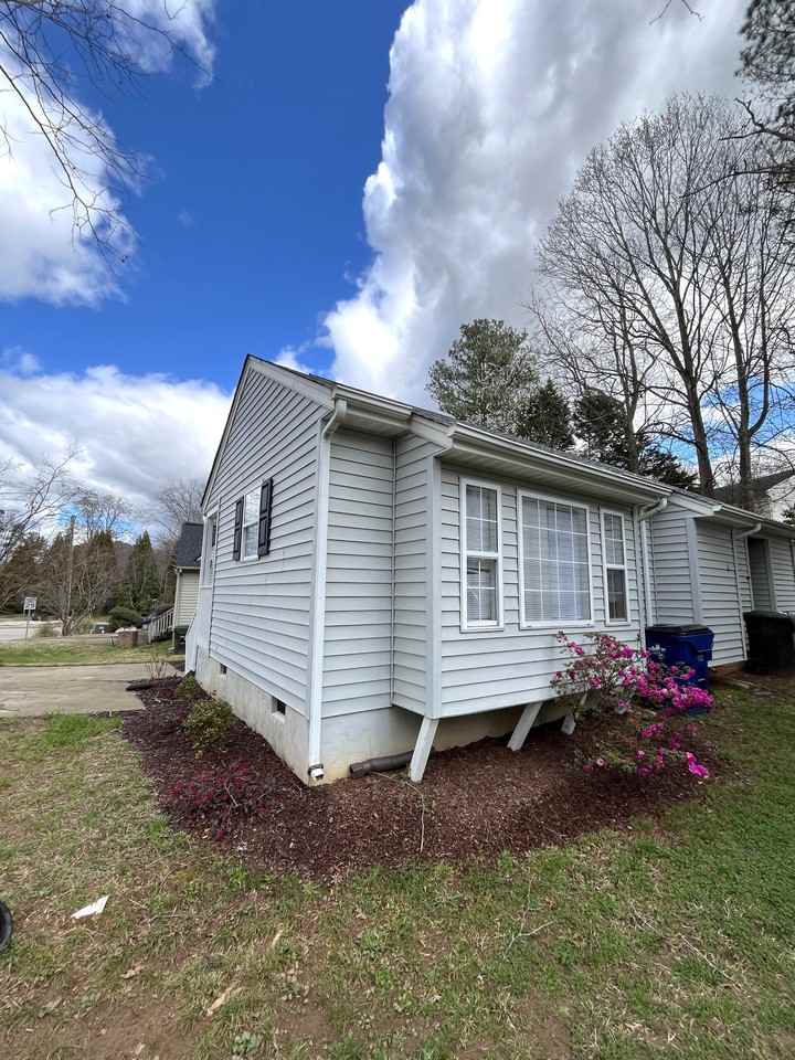 2637 Sierra Dr - Photo 3 of 17