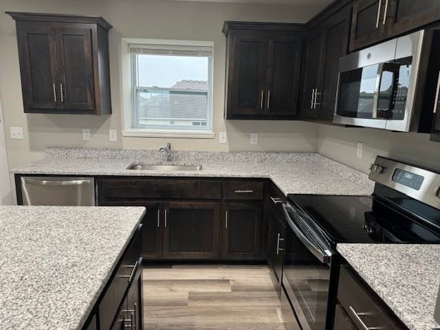 21806 Lucca Cir - Photo 3 of 33