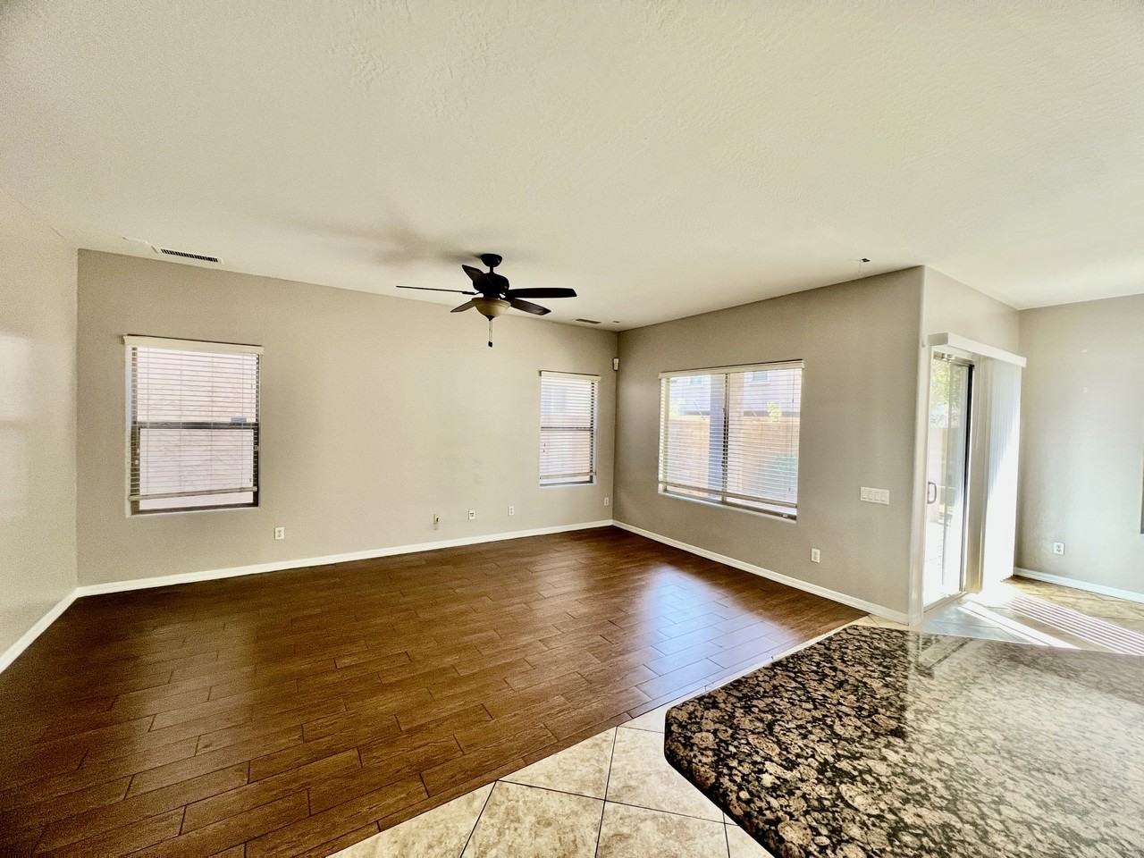 2045 W Le Marche Ave - Photo 2 of 11