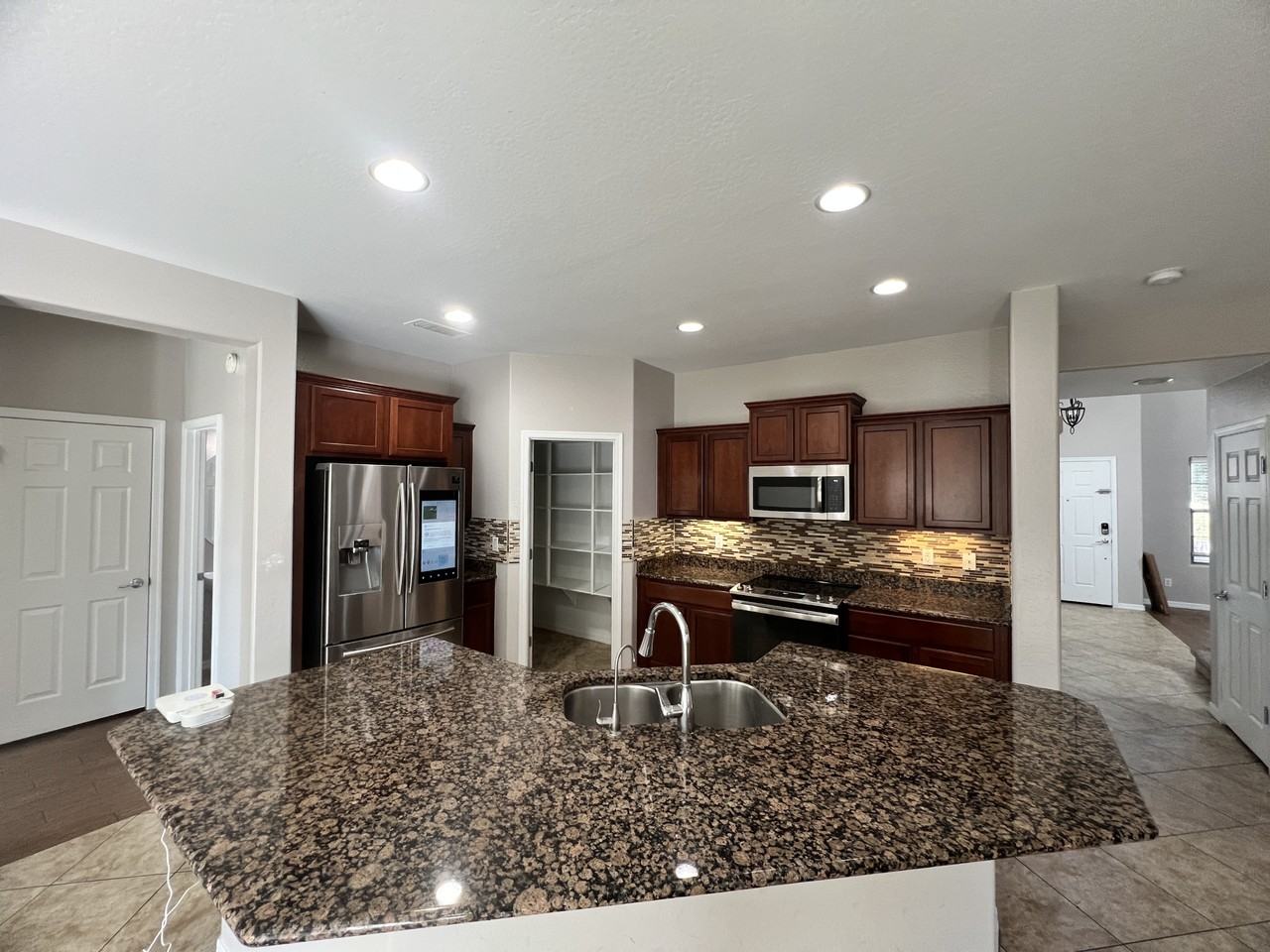 2045 W Le Marche Ave - Photo 4 of 11