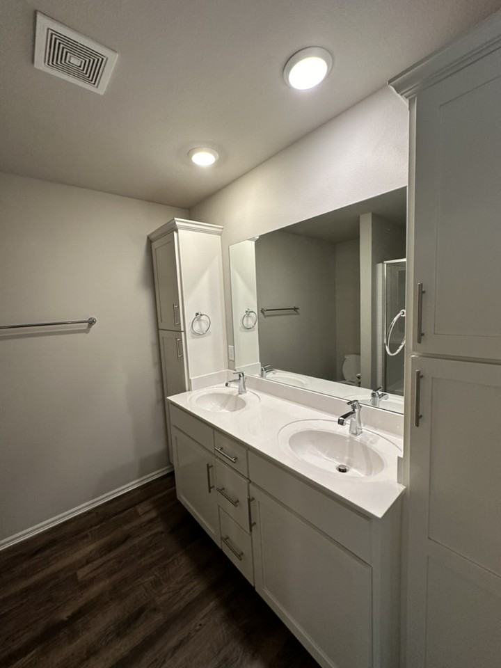13245 S 19th St - Photo 7 of 17