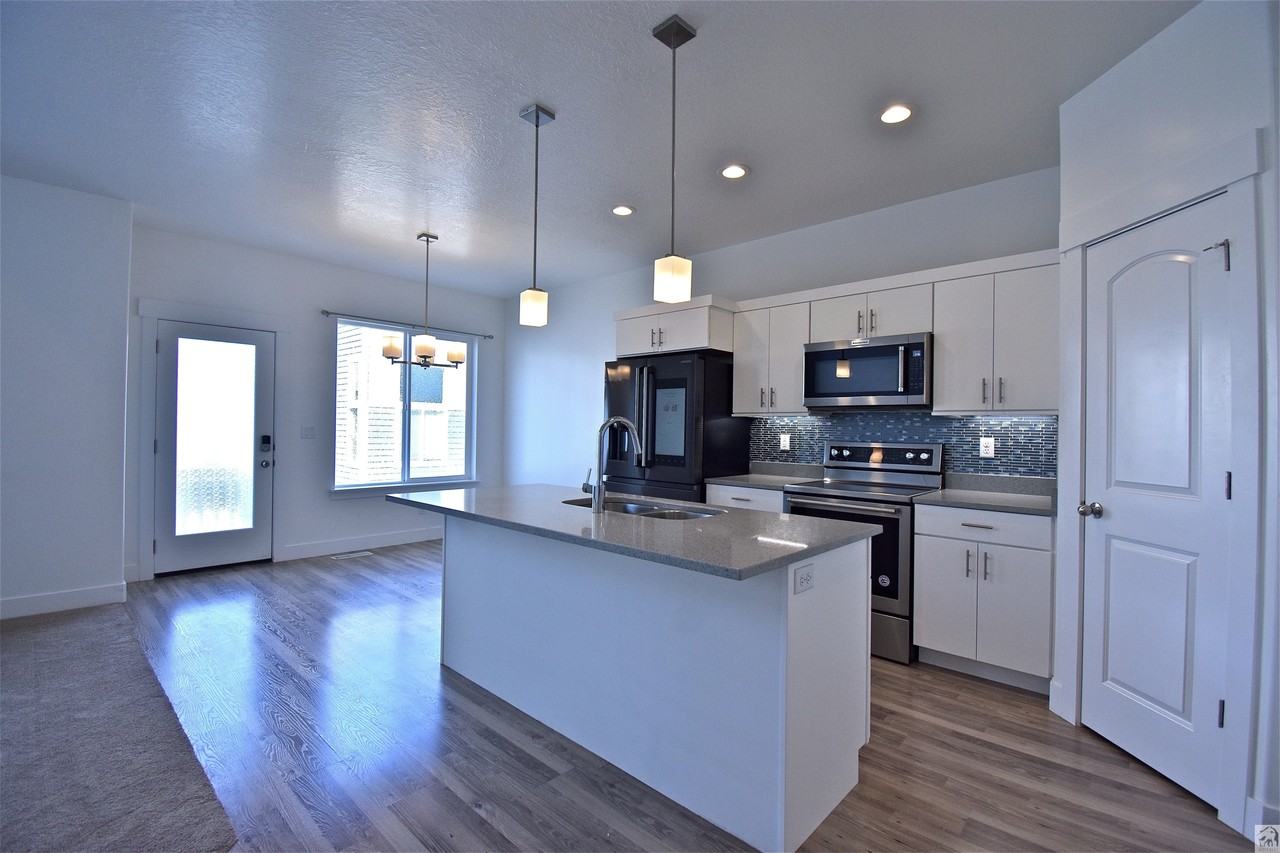 3642 Wn - Photo 3 of 39