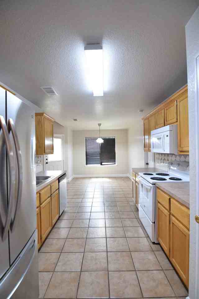 2610 Littlewood Dr - Photo 6 of 20