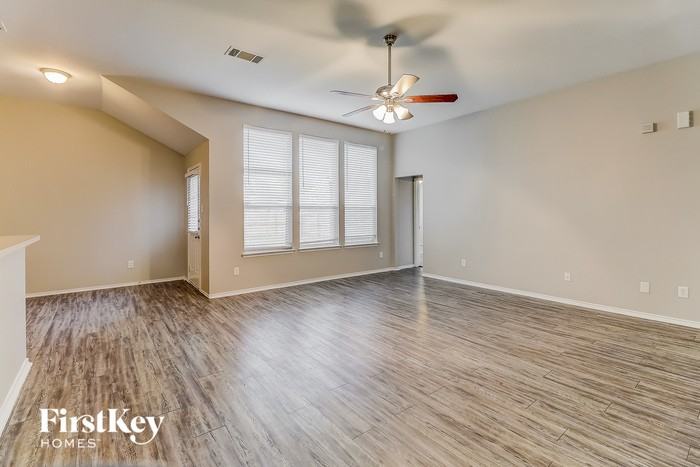 1551 Nottingham Dr - Photo 3 of 16