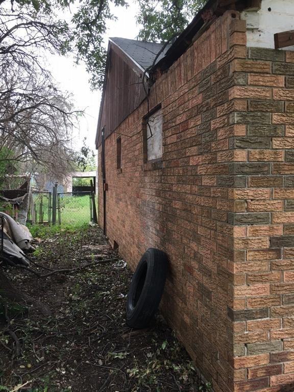 705 W 6th St - Photo 4 of 10