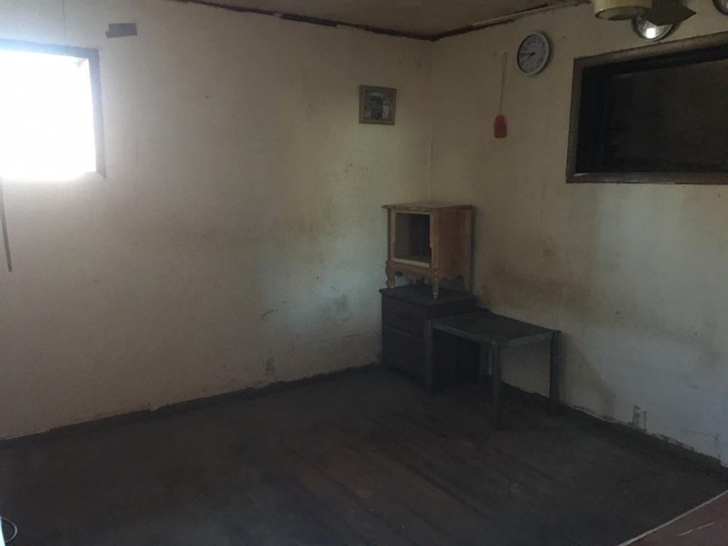 705 W 6th St - Photo 5 of 10