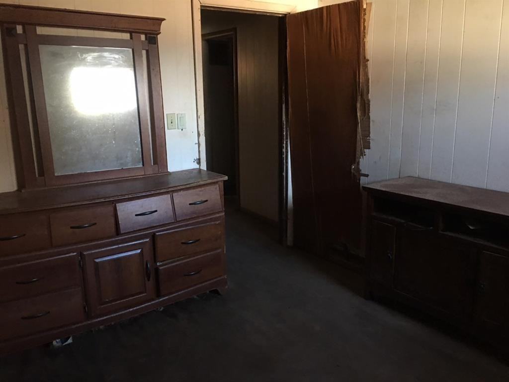 705 W 6th St - Photo 6 of 10