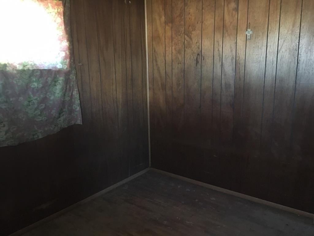 705 W 6th St - Photo 7 of 10