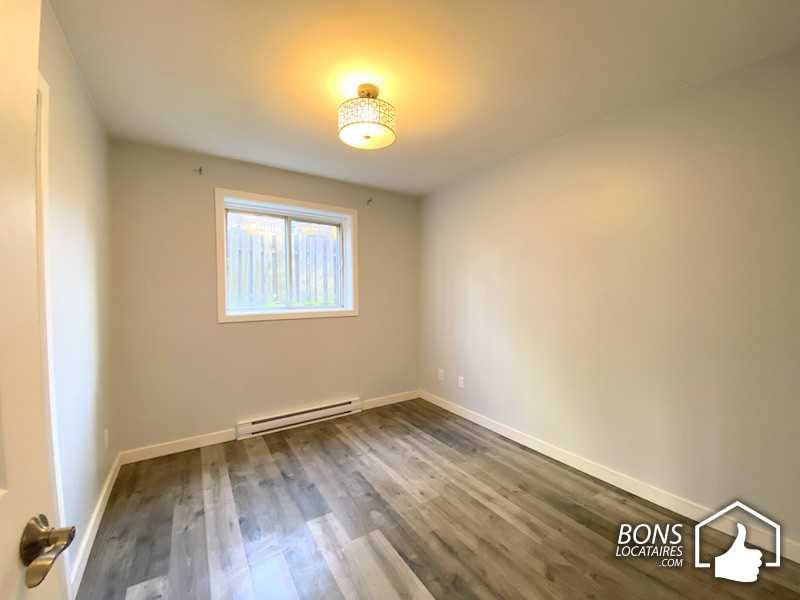 3375 Rue Gélineau - Photo 2 of 10