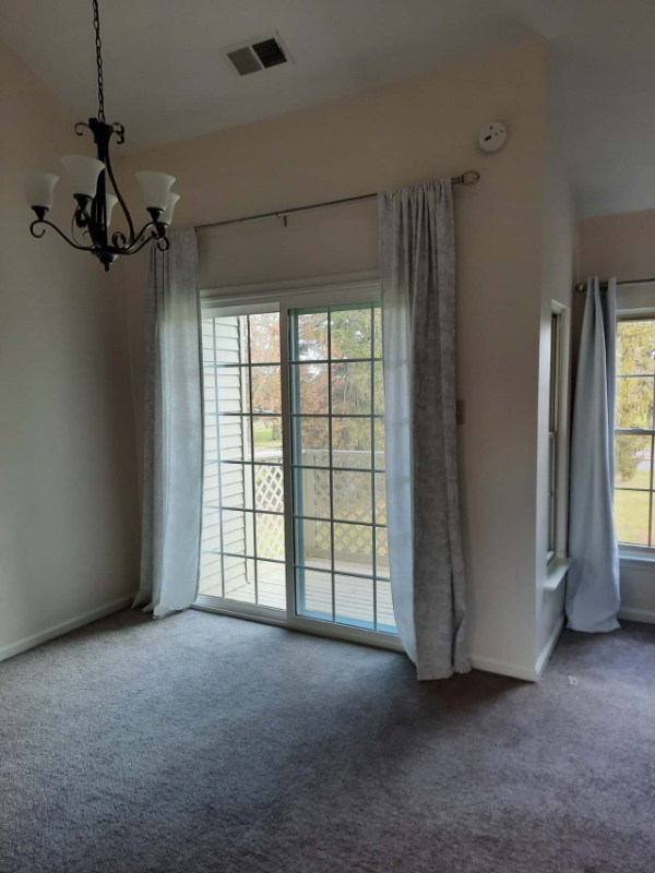 608 Remington Ct - Photo 3 of 10