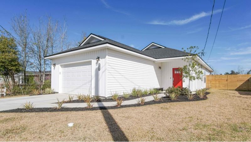 2910 Clearview Ave - Photo 2 of 23