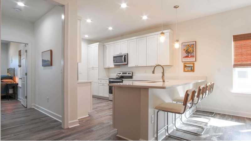 2910 Clearview Ave - Photo 6 of 23