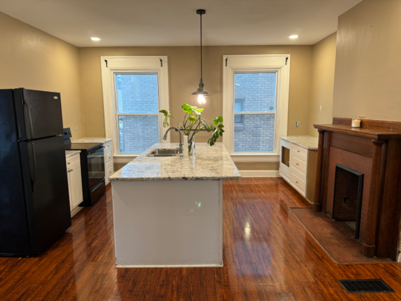 749 Superior Ave - Photo 3 of 6