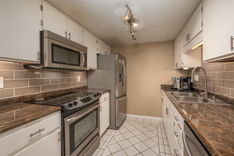 510 E Gillespie St #E25 - Photo 3 of 13