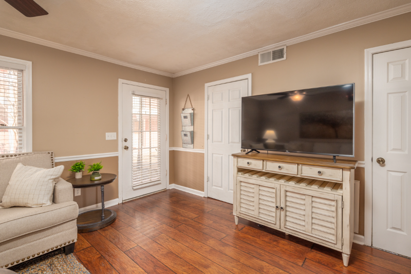 510 E Gillespie St #E25 - Photo 5 of 13