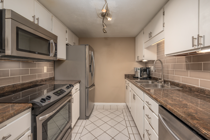 510 E Gillespie St #E25 - Photo 6 of 13