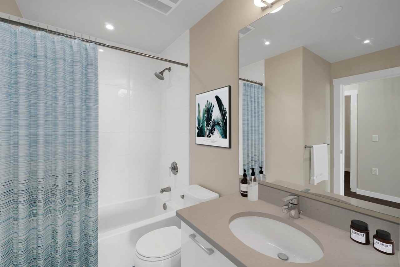 Fraser Flats Apartments 3688 36183688 Sawmill Crescent, Vancouver