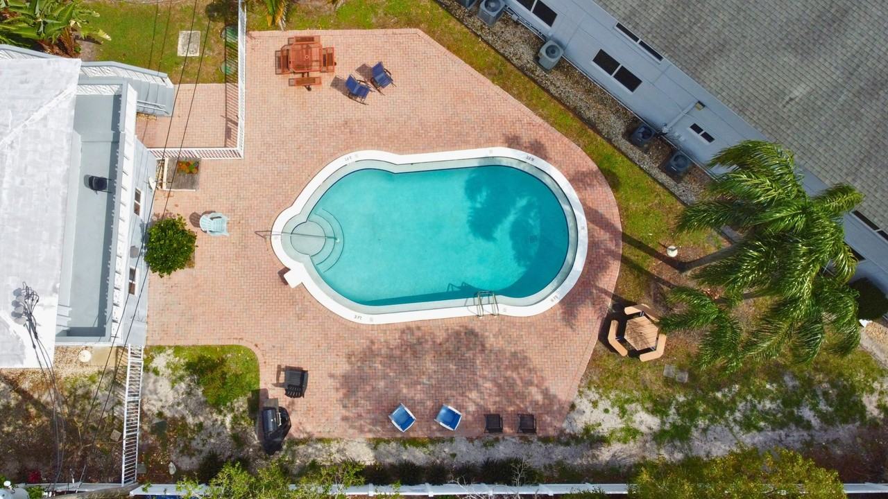 Chelsea Manor Apartments - Photo 2 of 16