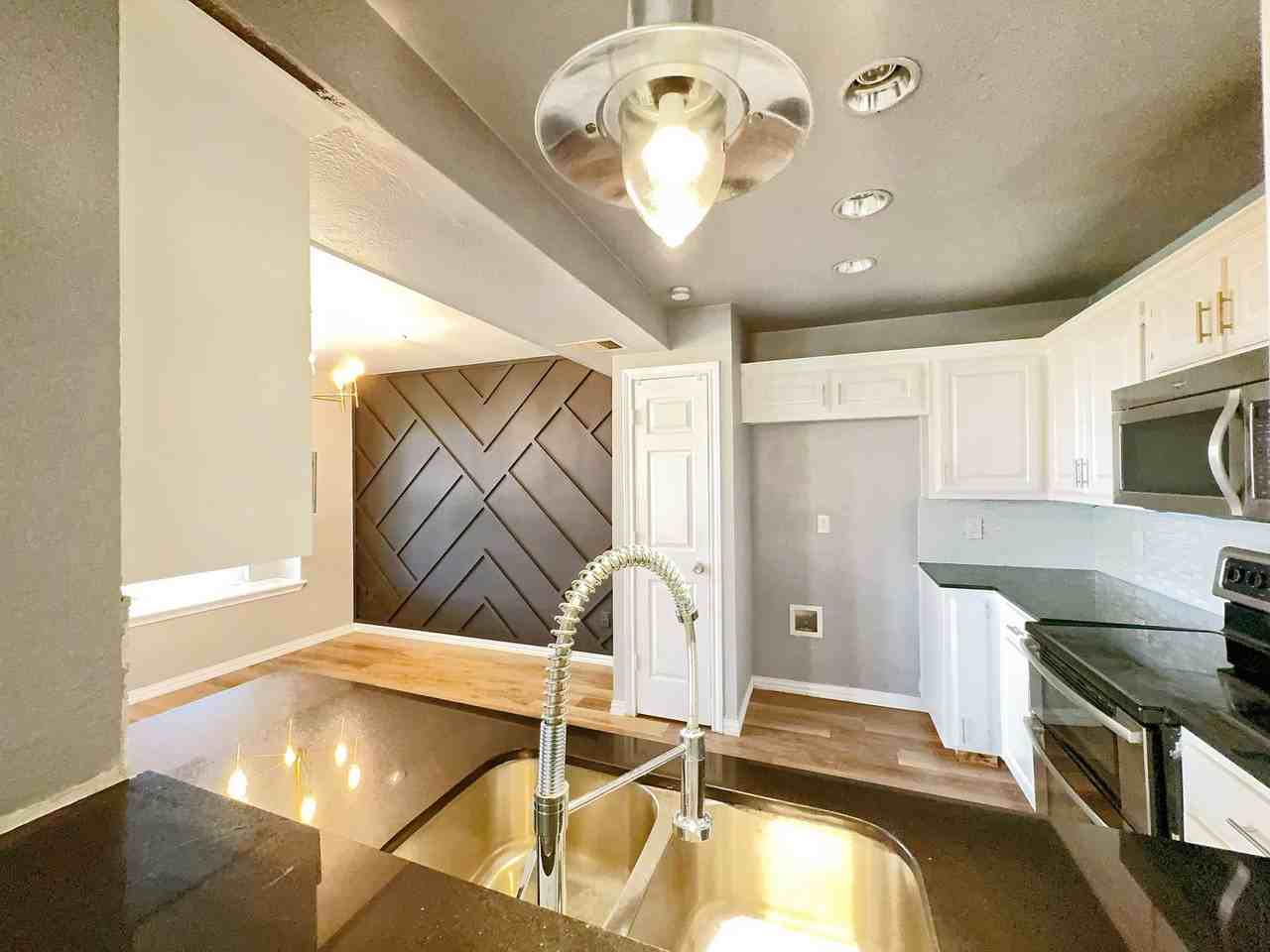 1365 Mimosa Ln - Photo 2 of 15