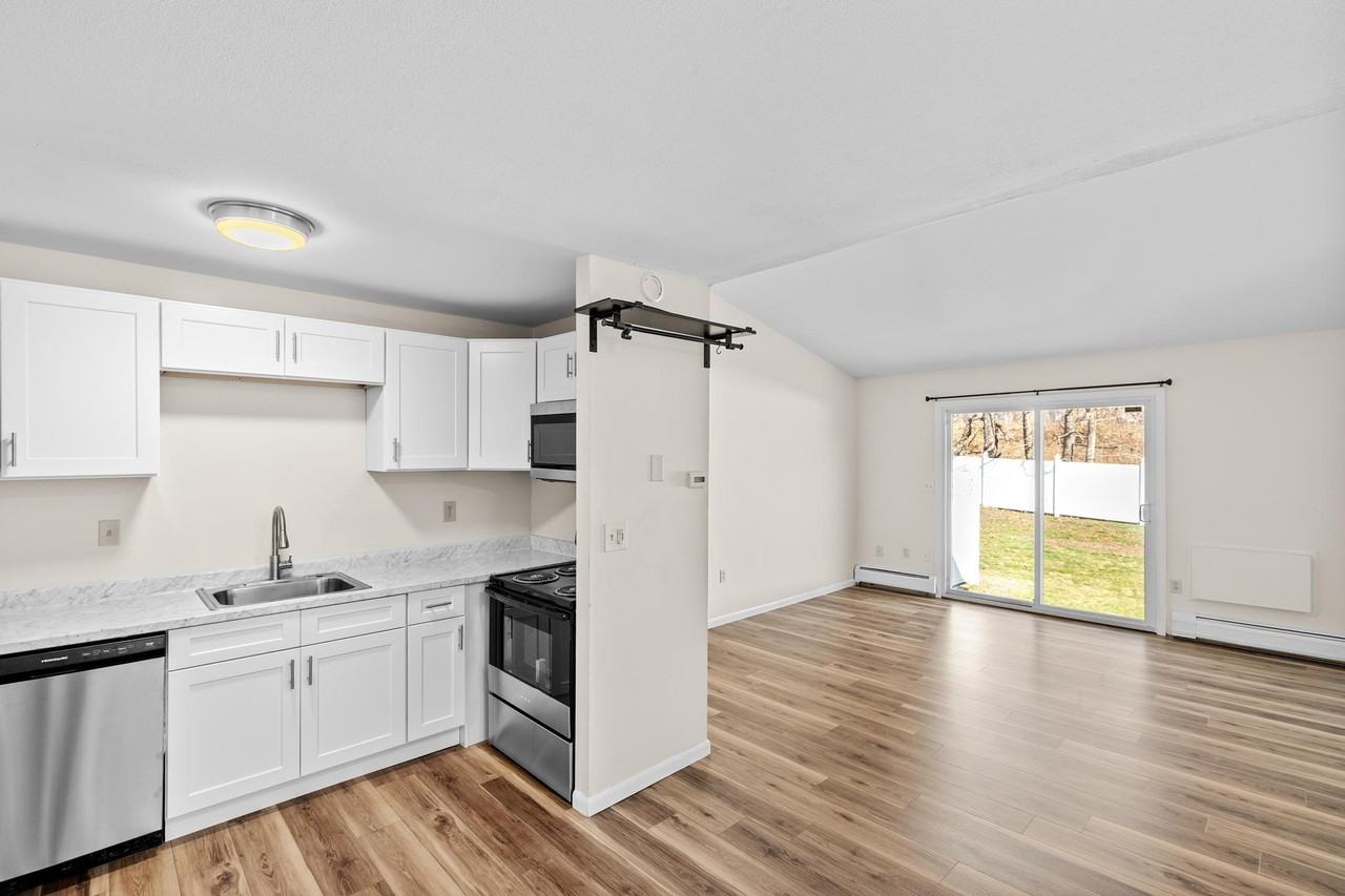 50 E Hill Rd #3L - Photo 3 of 19