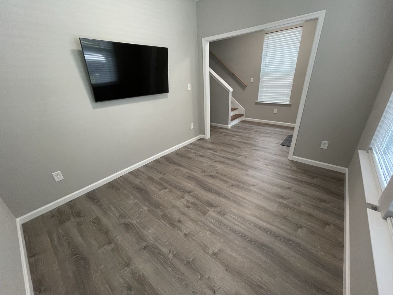 1307 W 27th St #NA - Photo 2 of 13