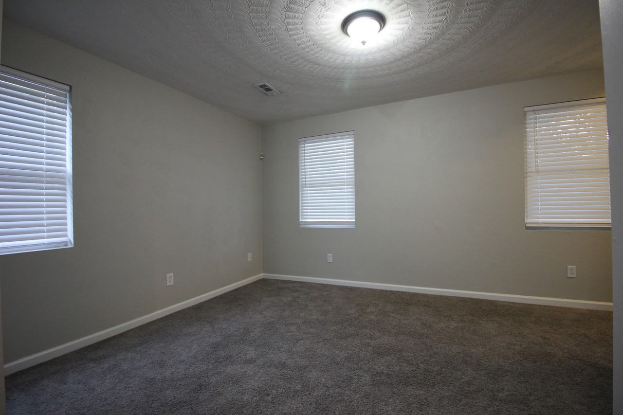 1300 W 26th St #NA - Photo 5 of 15