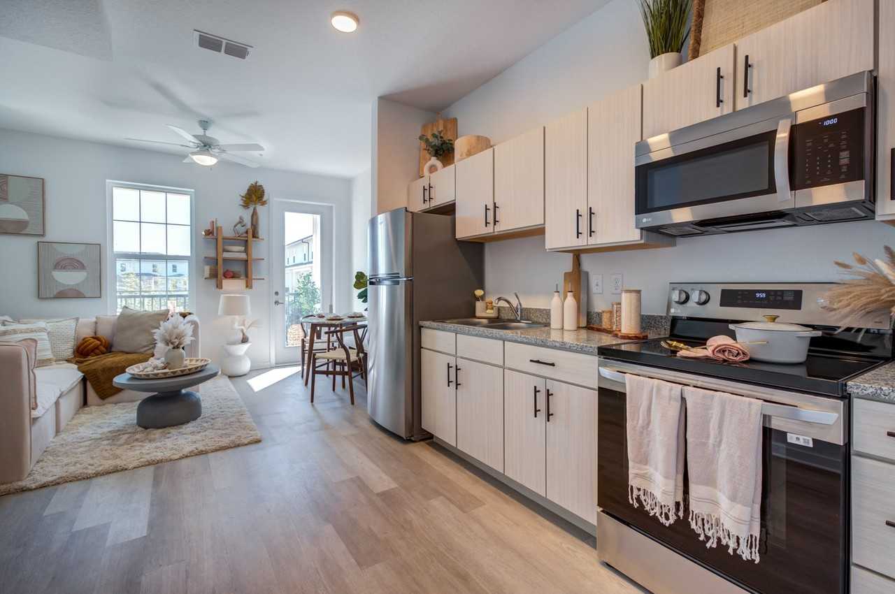 Welcome Canary - Photo 2 of 16