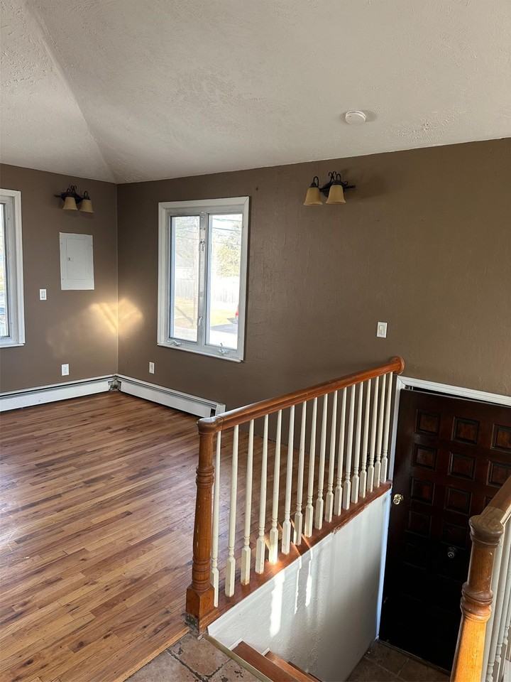 184 Eugene St - Photo 2 of 9