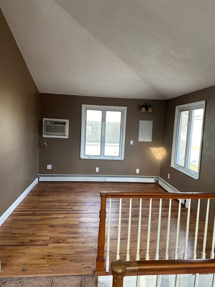 184 Eugene St - Photo 3 of 9