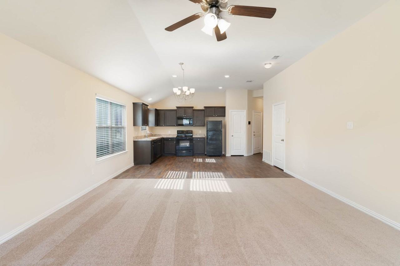 1404 Glen Garden Dr - Photo 3 of 24