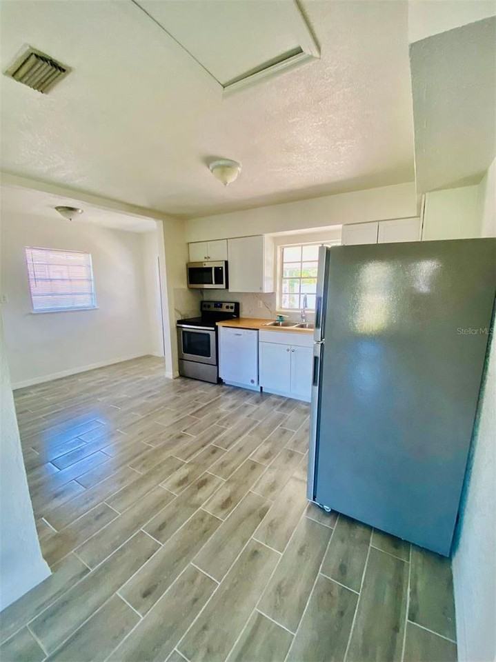 4114 W Cass St - Photo 2 of 9