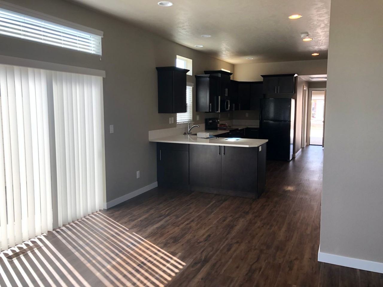 1591 Ne Rumgay Ln - Photo 5 of 8