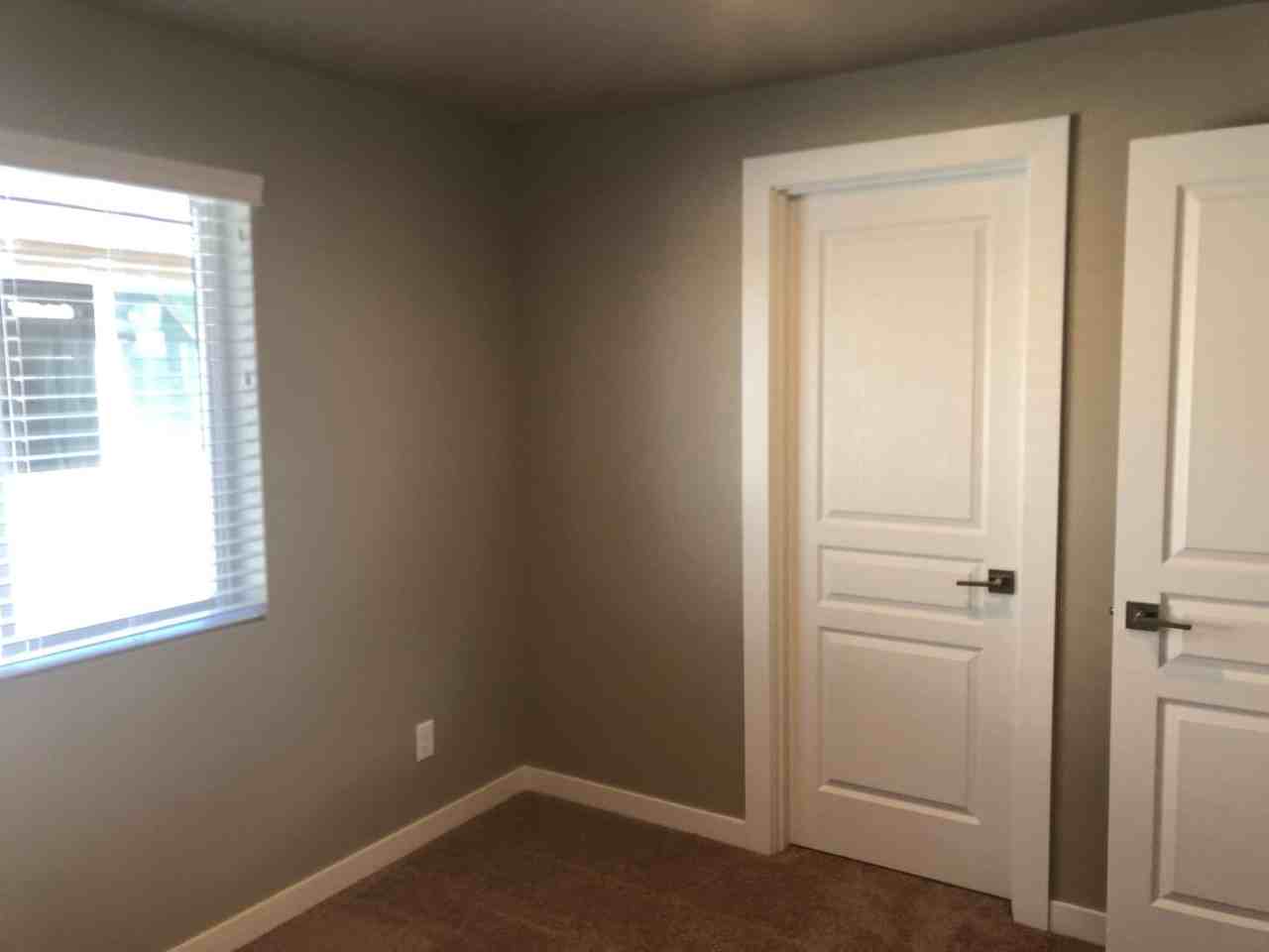 1591 Ne Rumgay Ln - Photo 6 of 8