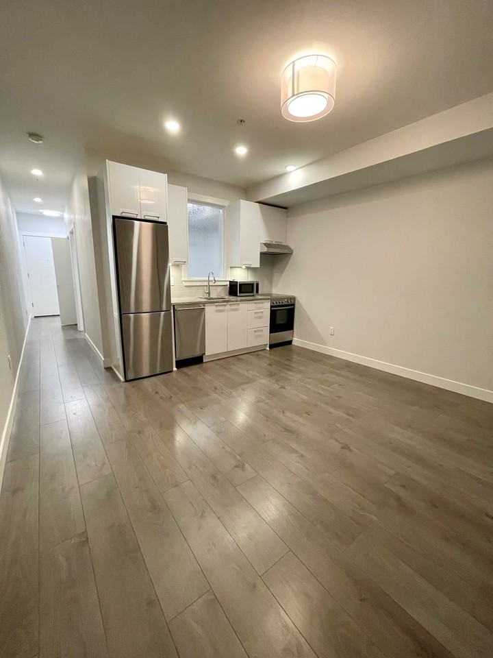 20686 Eastleigh Crescent