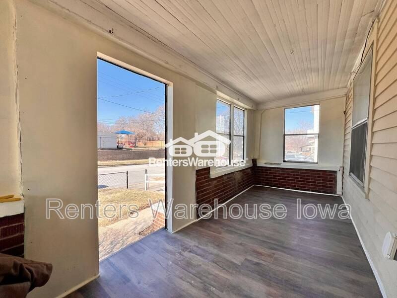 1407 8th St - Photo 2 of 17